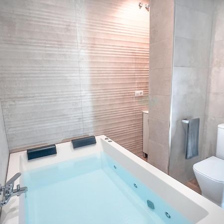 Acogedor Estudio En Triana Con Jacuzzi Y Wifi Seville Ngoại thất bức ảnh