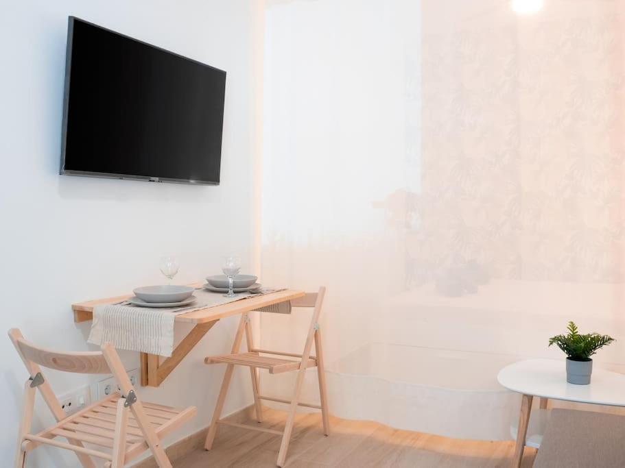 Acogedor Estudio En Triana Con Jacuzzi Y Wifi Seville Ngoại thất bức ảnh