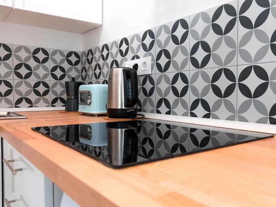 Acogedor Estudio En Triana Con Jacuzzi Y Wifi Seville Ngoại thất bức ảnh