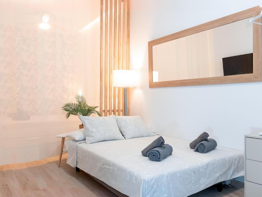 Acogedor Estudio En Triana Con Jacuzzi Y Wifi Seville Ngoại thất bức ảnh